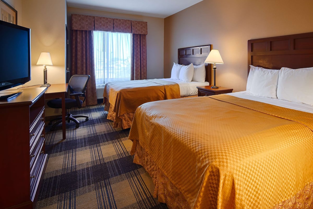 In-room safe, desk, iron/ironing board, free WiFi