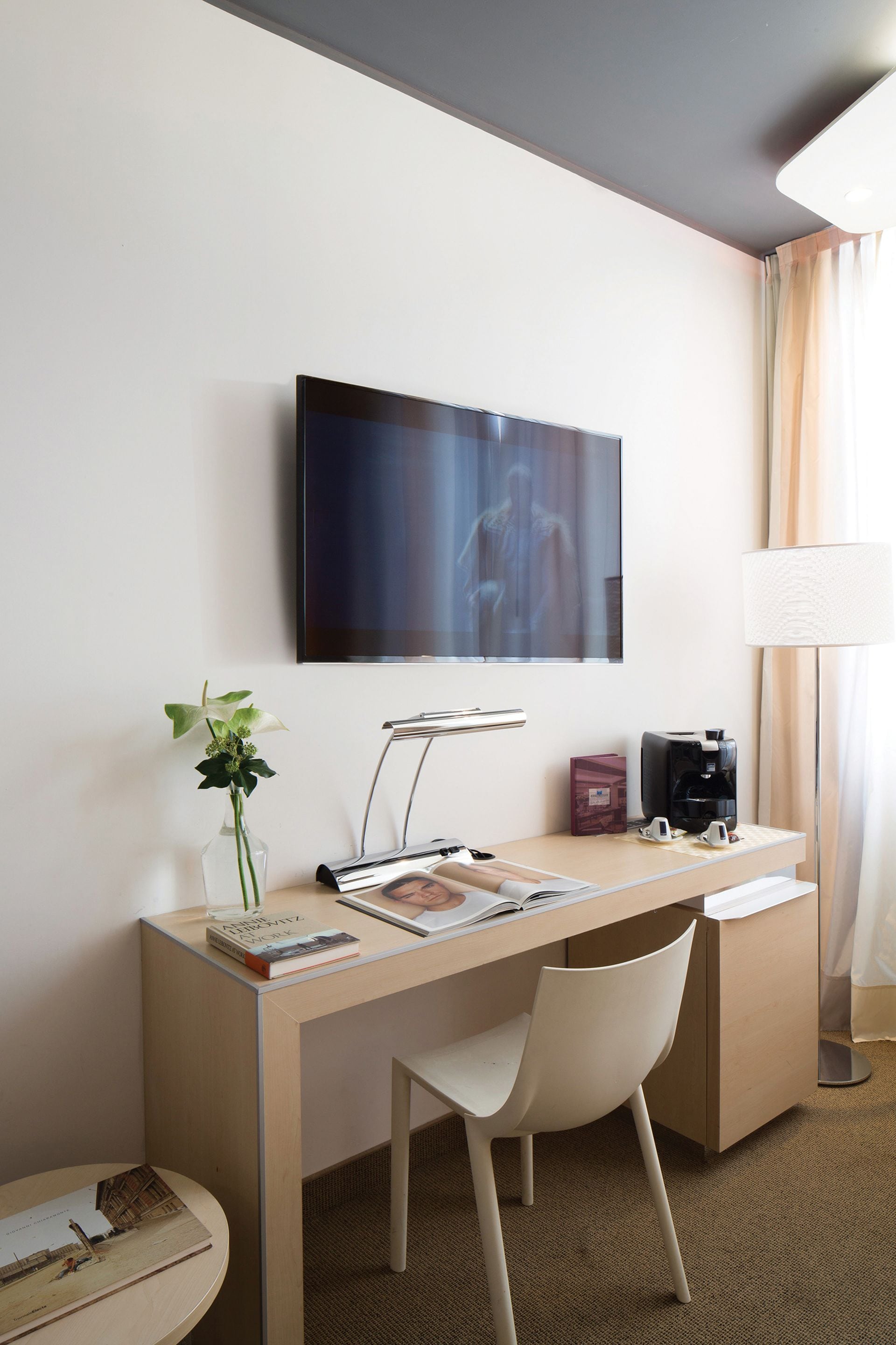 40-inch smart tv with satellite channels, tv