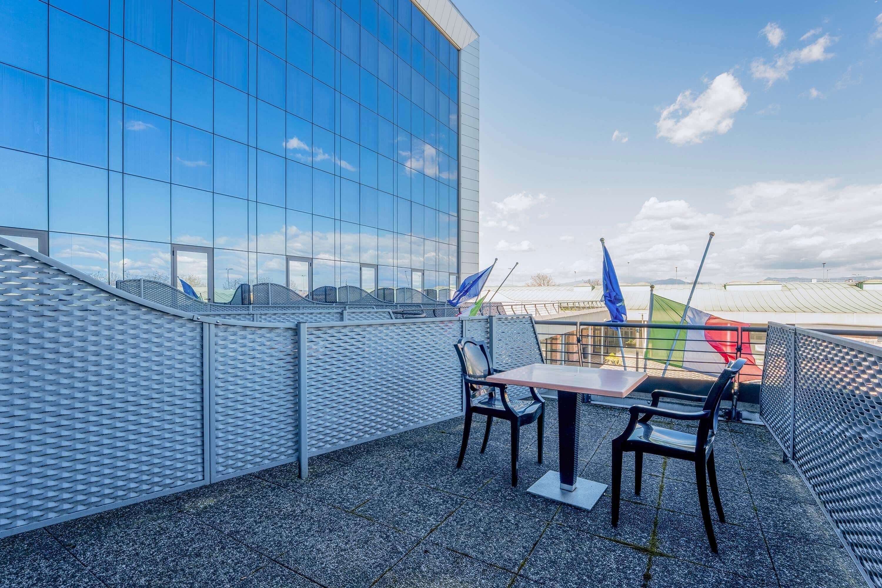 Doppelzimmer, Balkon | Speisen im Freien | Frühstück und Abendessen