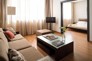 Suite, varias camas, para no fumadores | Ropa de cama hipoalergénica, edredón y minibar 