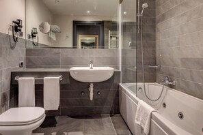 Superior Twin Room | Bathroom