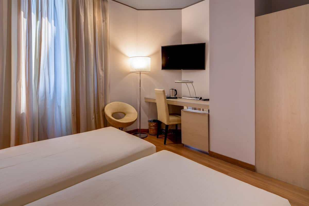 1 chambre, literie hypoallergénique, couette en duvet d'oie, minibar