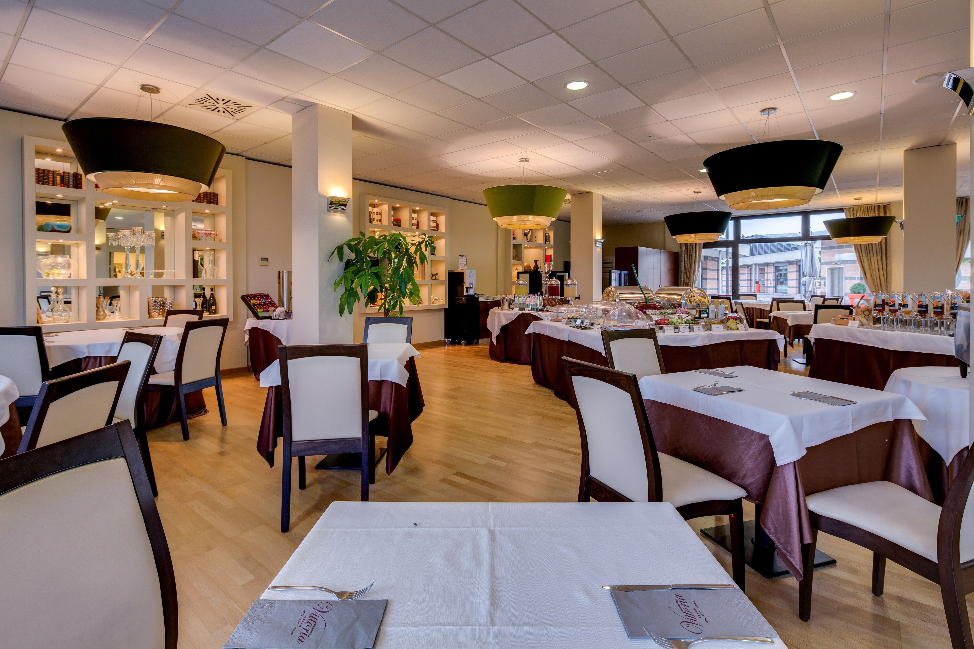 Tägliches großes Frühstück (8 EUR pro Person)