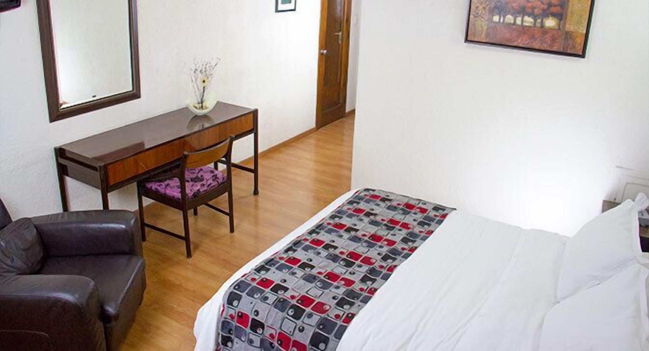 Decoración personalizada, muebles diferentes y escritorio 