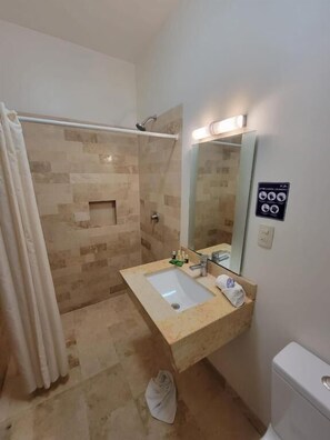 Double Room, 1 King Bed | Bathroom | Shower, towels