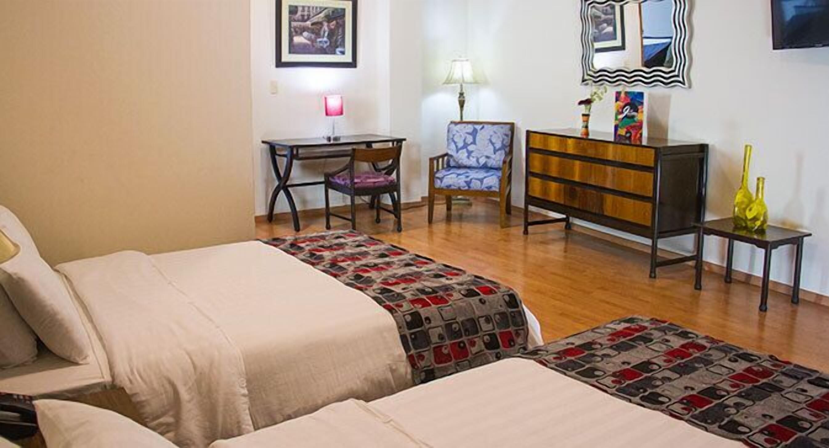 Decoración personalizada, muebles diferentes y escritorio 