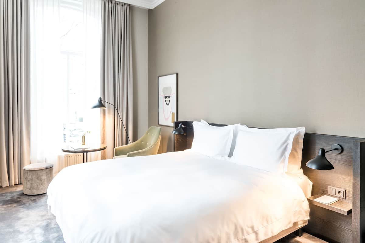 Hypo-allergenic bedding, down duvets, minibar, in-room safe