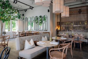 Breakfast, lunch, dinner served; alfresco dining