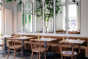 Breakfast, lunch, dinner served; al fresco dining