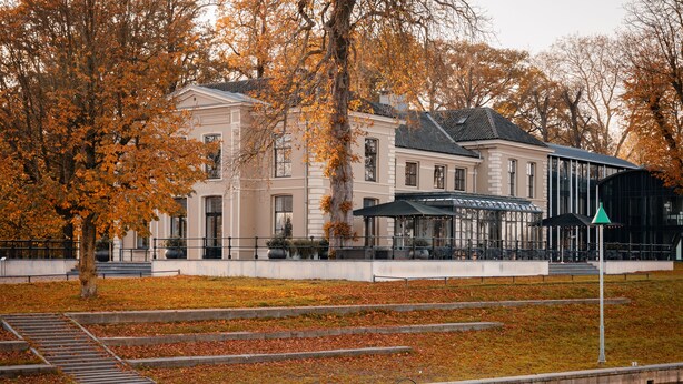 A historic building with a symmetrical facade, large windows, and a central entrance. - Pillows Luxury Boutique Hotel Aan De IJssel (Deventer)