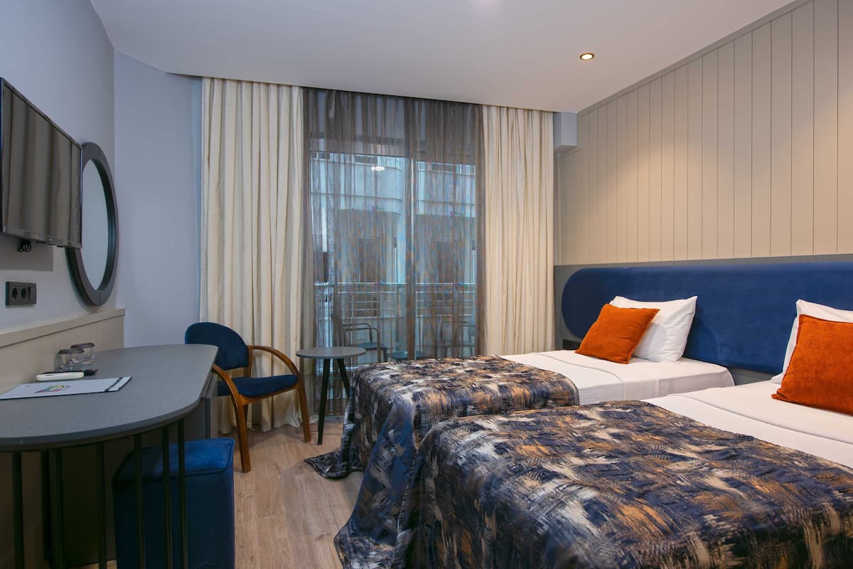 Free minibar, free WiFi, bed sheets