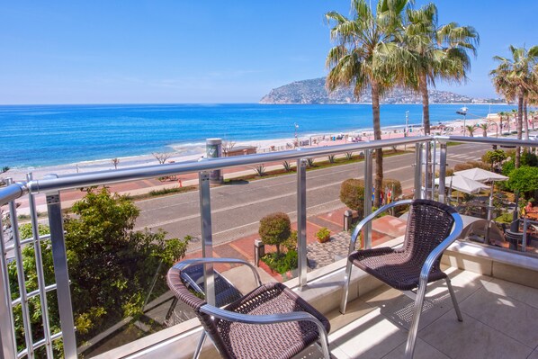 Comfort Seaview Room | Artículos del minibar gratis, wifi gratis y ropa de cama 