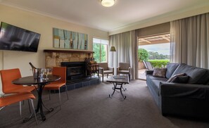 Premier Suite, 2 Double Beds | Living room - Harrigan's Hunter Valley (Pokolbin)