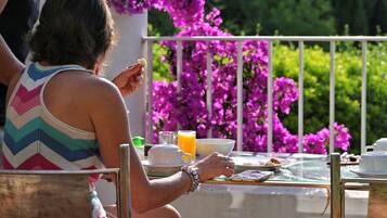 Daily buffet breakfast (EUR 20 per person)