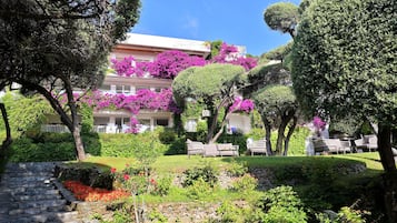 Premium bedding, in-room safe, desk, soundproofing