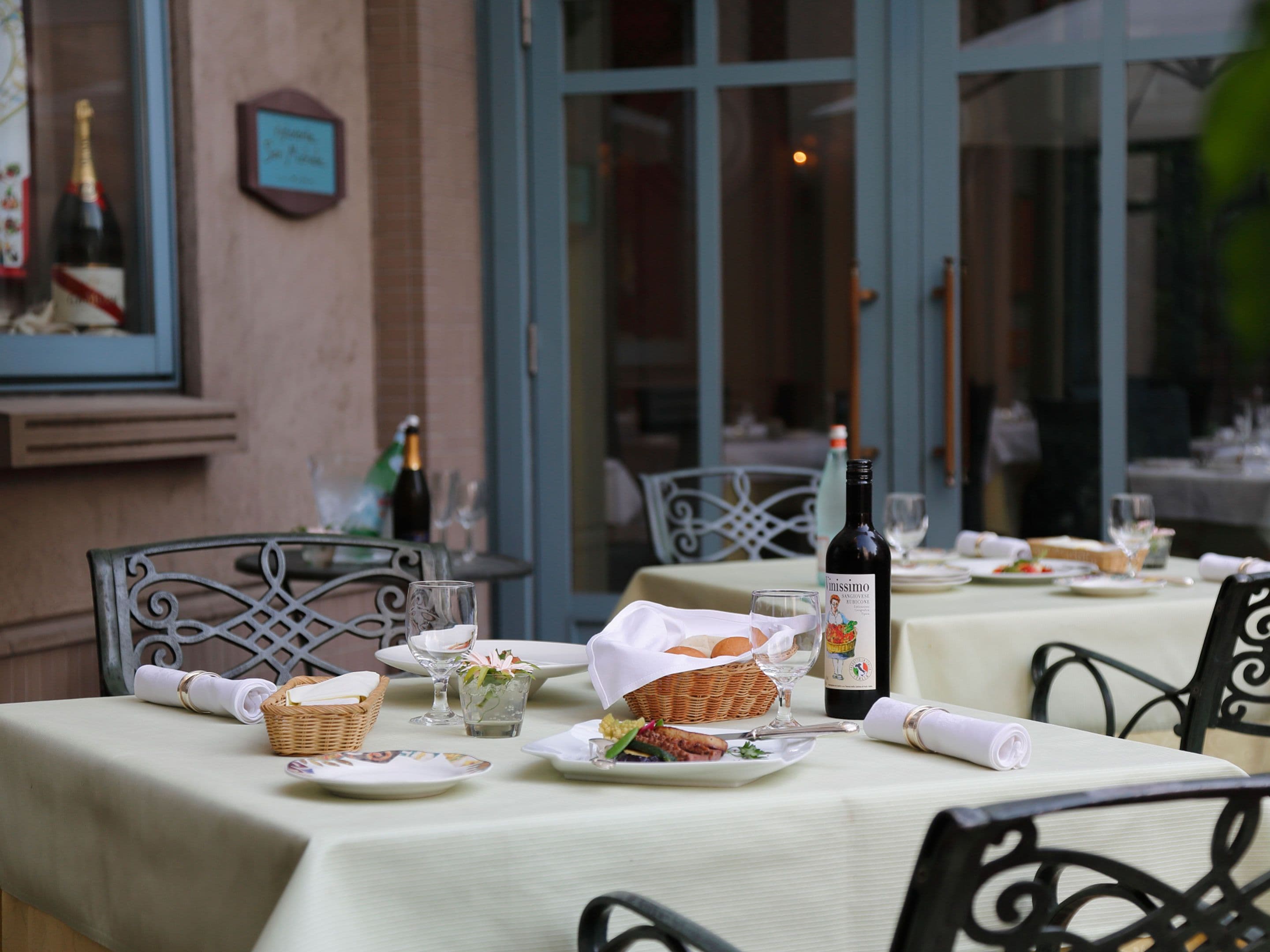 lunch and dinner served