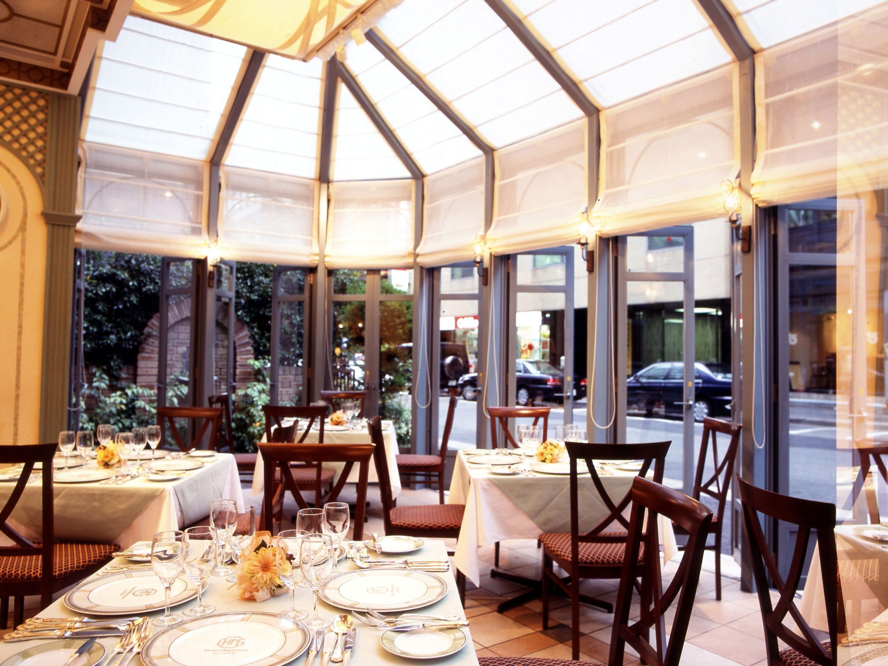 lunch and dinner served