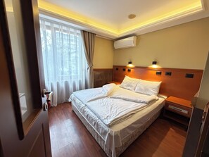 Standardzimmer, 1 Doppelbett und Schlafsofa | Hochwertige Bettwaren, Minibar, individuell dekoriert