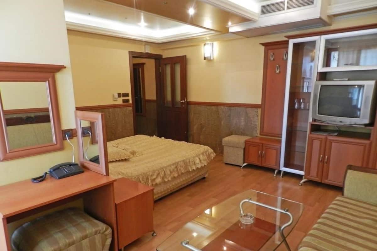 Deluxe Room (Deluxe Room 2) | Premium bedding, minibar, in-room safe, individually decorated