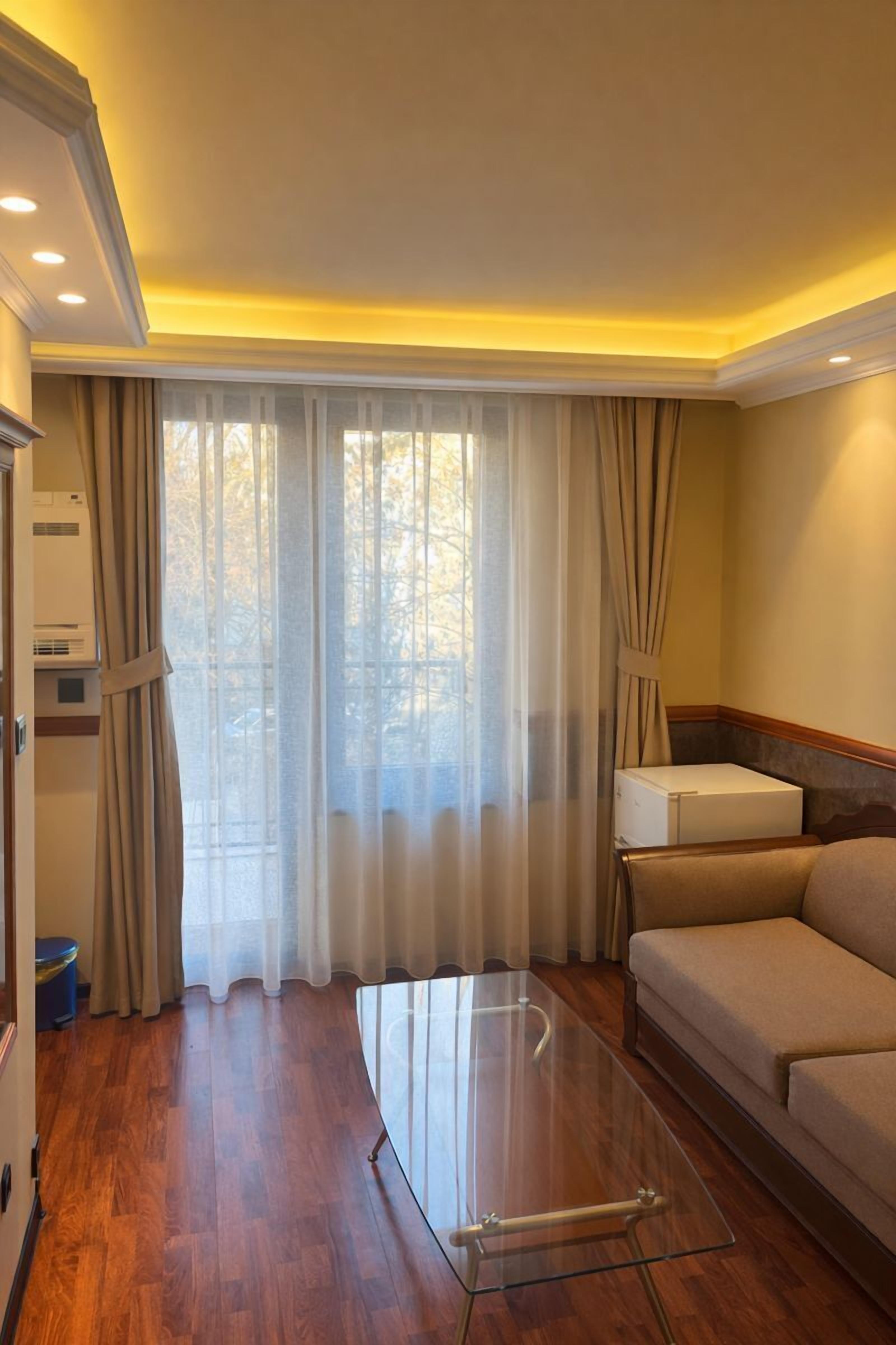 Deluxe Room (Deluxe Room 2) | Premium bedding, minibar, individually decorated, individually furnished