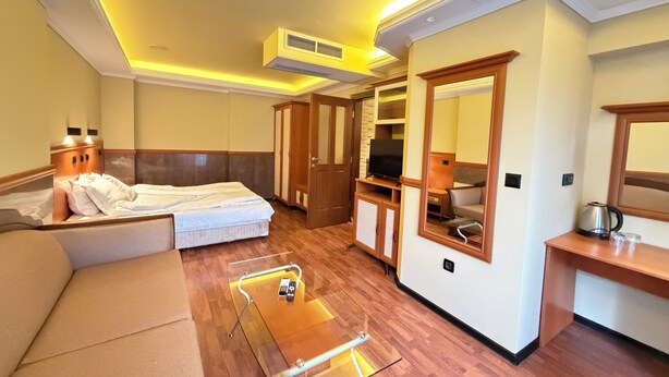 Rom – deluxe (Deluxe Room 2) | Sengetøy av topp kvalitet, minibar og skrivebord