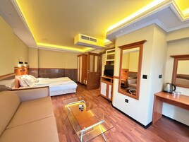 Chambre Deluxe (Deluxe Room 2) | Literie de qualité supérieure, minibar, décoration personnalisée