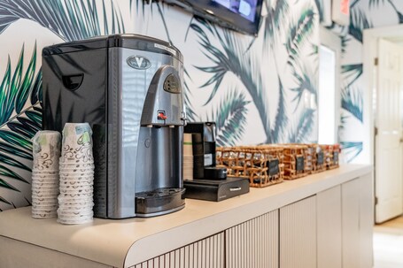 Santa Monica Hotel - view 2