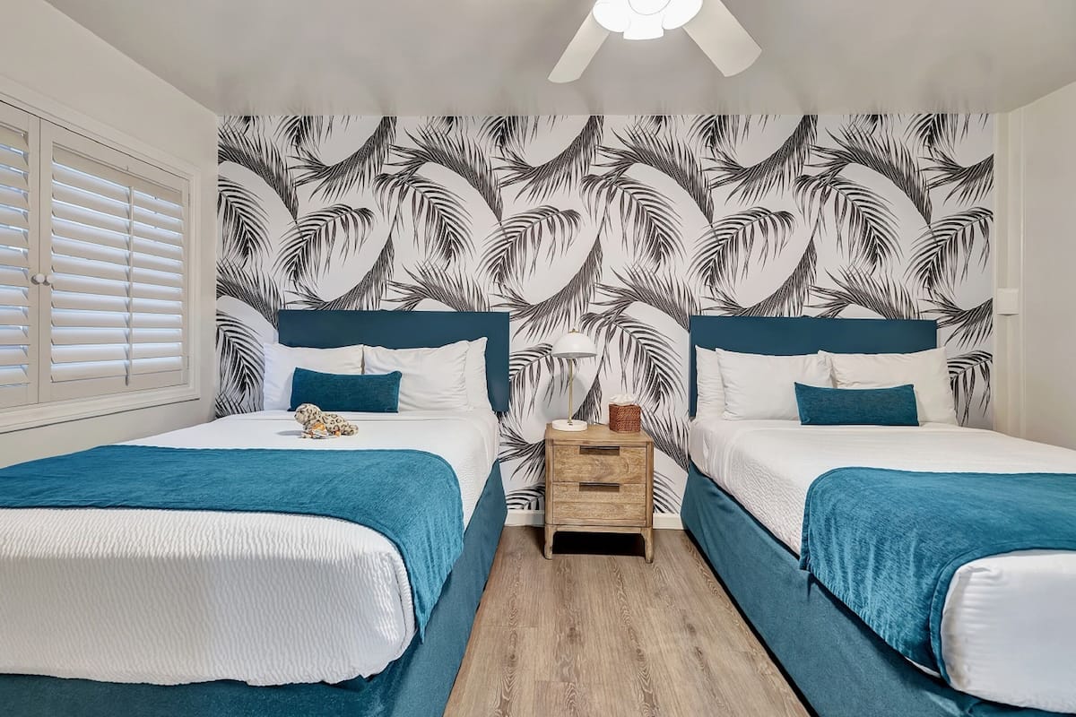 Standard Double Room, 2 Double Beds, Accessible | Desk, iron/ironing board, free WiFi, bed sheets