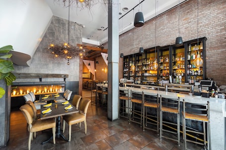 2 restaurants; lunch, dinner, and brunch served. The O Hotel, Trademark Collection by Wyndham