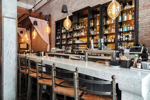 2 restaurants; lunch, dinner and brunch served  - The O Hotel, Trademark Collection by Wyndham (Los Angeles)