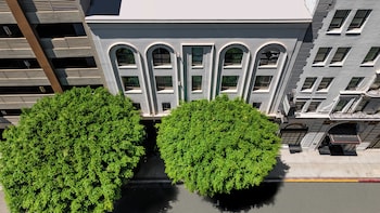 Hotel exterior and entrance at The O Hotel, Trademark Collection by Wyndham