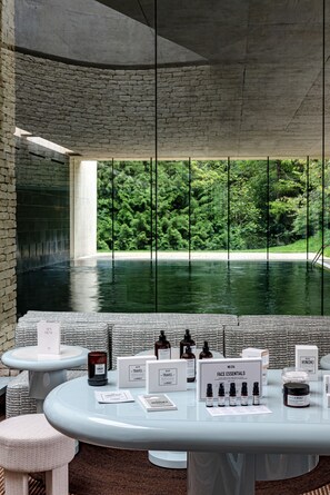 Couples treatment rooms, sauna, steam room, body treatments