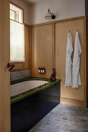 Grand Suite (Cowley Manor) | Bathroom | Separate tub and shower, deep soaking tub, rainfall showerhead