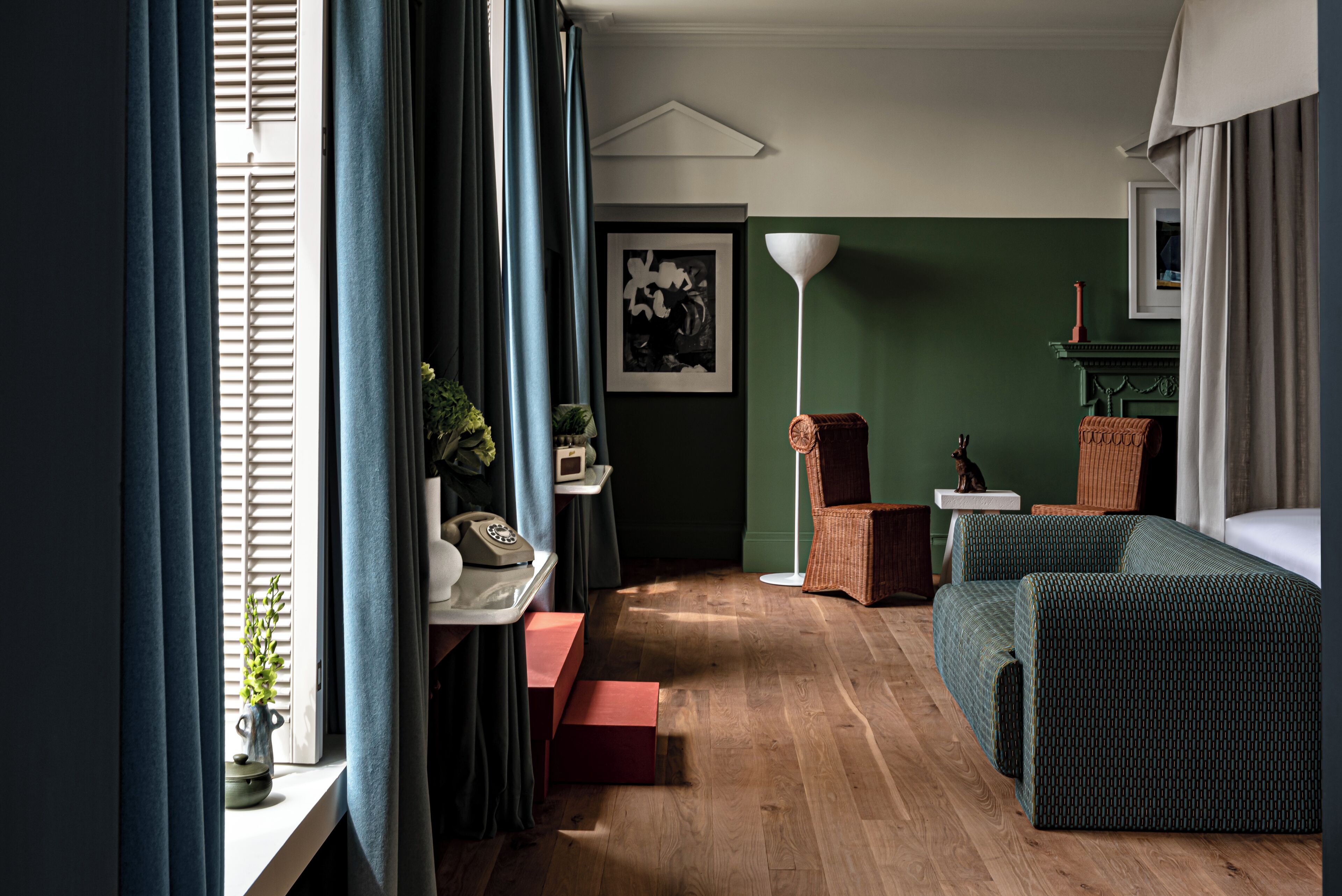 suite (cowley manor) | egyptian cotton sheets, premium bedding, pillow-top beds, minibar