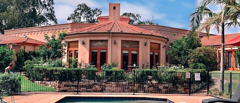 Outdoor pool, open 7:00 AM to 6:00 PM, pool loungers