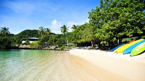 On the beach, white sand, snorkeling, kayaking - Sadie's by The Sea (Pago Pago)