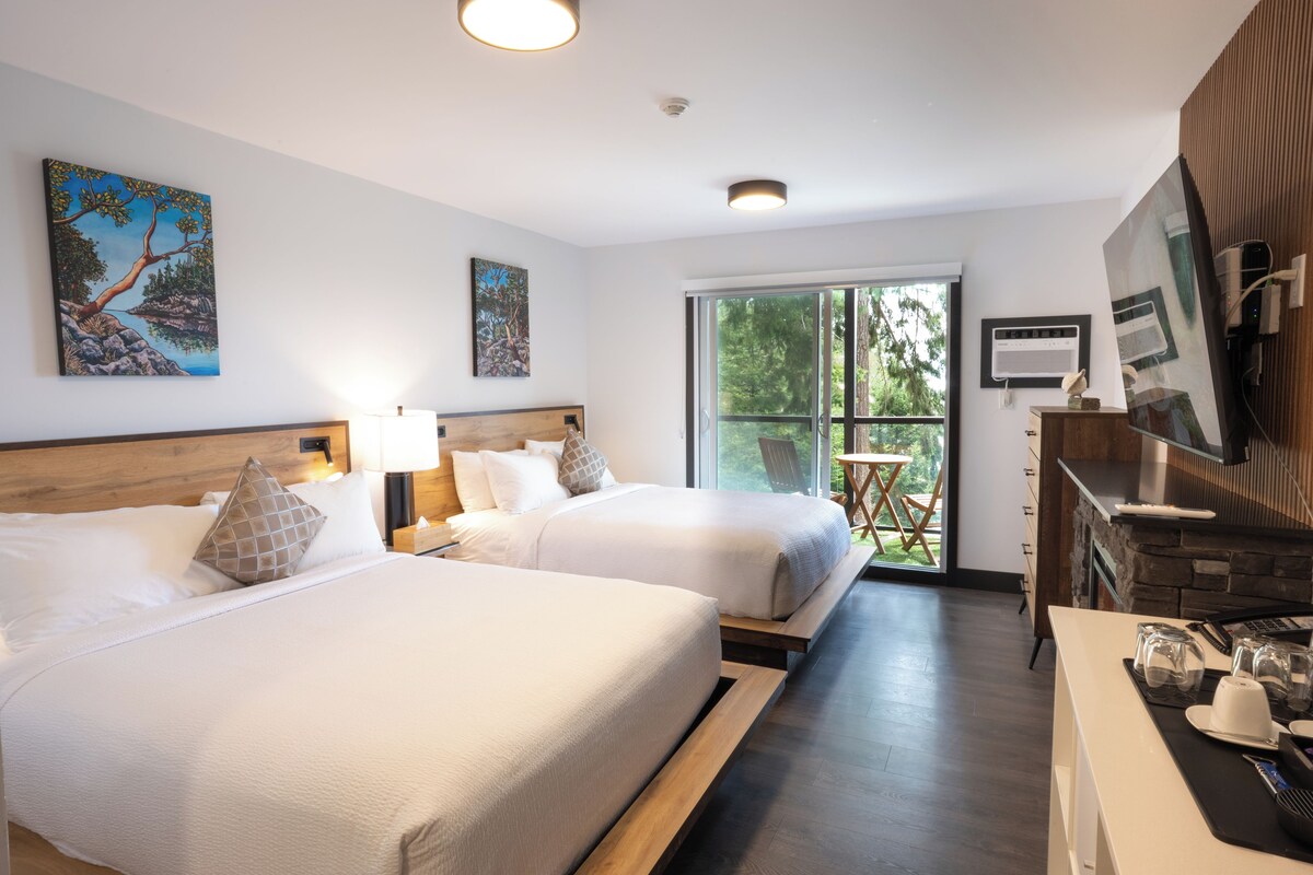 Deluxe Double Room, 2 Queen Beds, Balcony, Ocean View | Premium bedding, down comforters, pillowtop beds, iron/ironing board