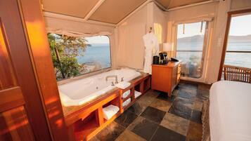 Signature Tent, 1 King Bed, Jetted Tub, Ocean View