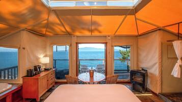 Tente Signature, 1 trÚs grand lit, baignoire à jets, vue océan | 1 chambre, literie de qualité supérieure, couette en duvet d'oie