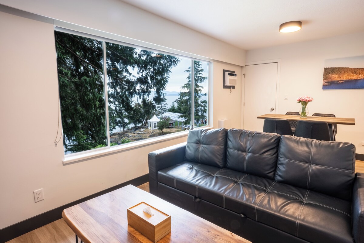 Family Suite, 2 Queen Beds, Ocean View | Premium bedding, down comforters, pillowtop beds, iron/ironing board