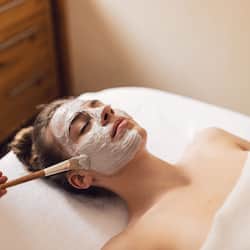 Couples treatment room(s), hot tub, Turkish bath/hammam, body treatments