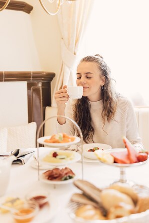 Free buffet breakfast