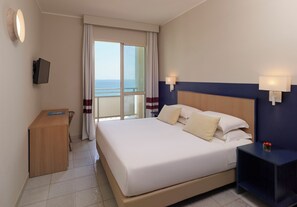 Down comforters, in-room safe, desk, laptop workspace