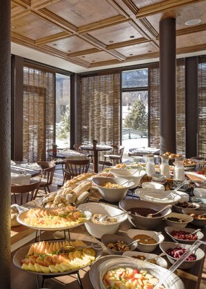 Buffet déjeuner gratuit tous les jours