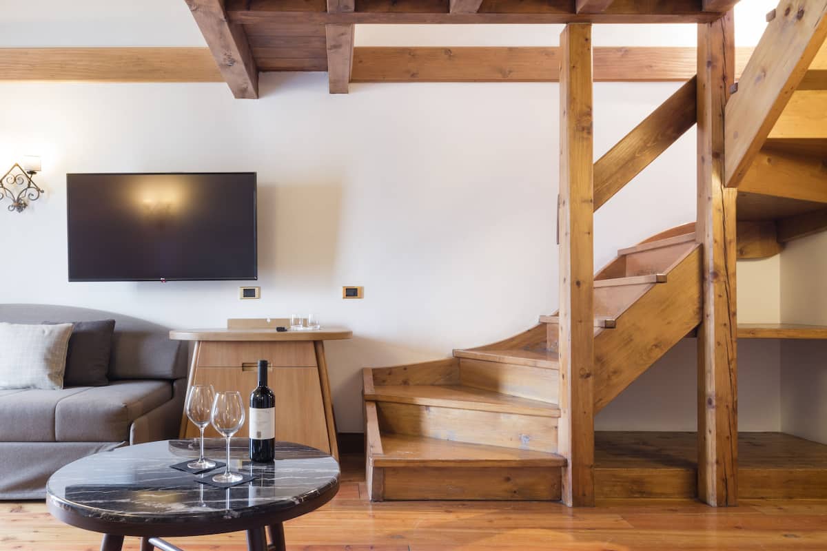 premium bedding, down duvets, minibar, in-room safe