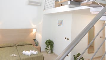 Deluxe-Doppel- oder -Zweibettzimmer, Meerblick | Hochwertige Bettwaren, Pillowtop-Betten, Minibar, Zimmersafe