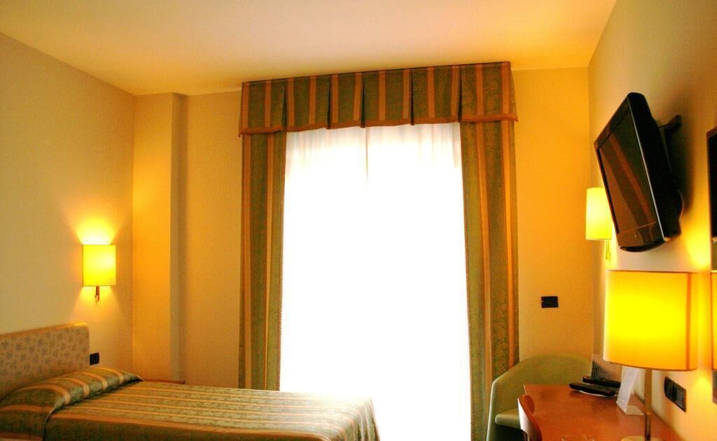 Minibar, bureau, système d’insonorisation, accès au Wi-Fi (inclus)
