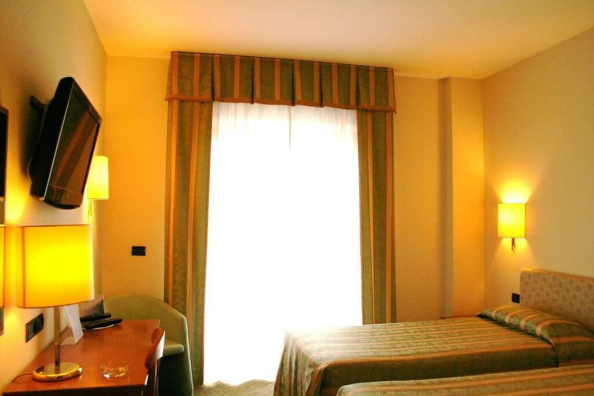 Minibar, desk, soundproofing, WiFi (free)