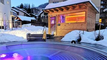 Bồn tắm spa ngoài trời