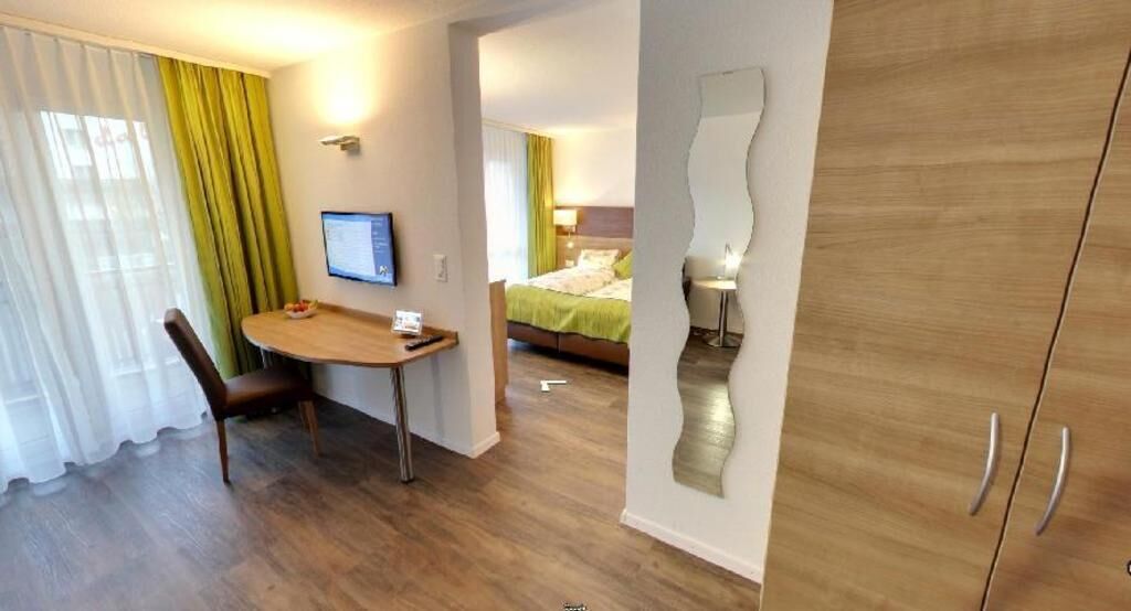 Hypo-allergenic bedding, in-room safe, desk, soundproofing